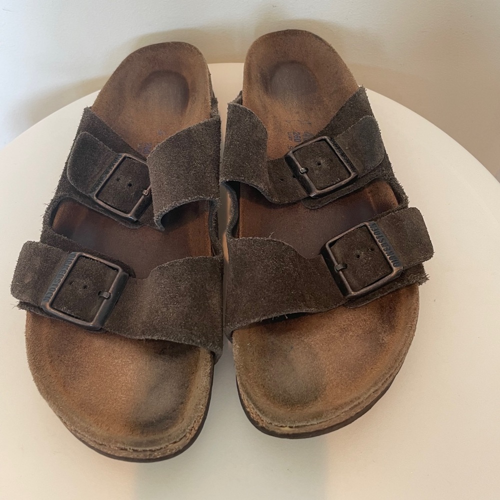 BIRKENSTOCKS IN BROWN SUEDE